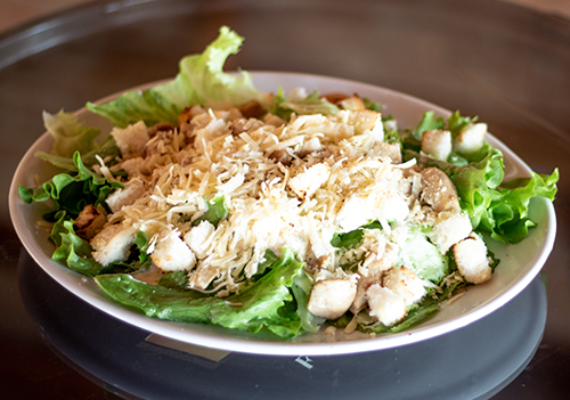 Salada verde com frango